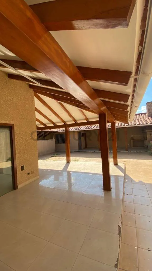 Foto 3 de En Venta Casa de 2 Plantas - Av. Banzer 7mo Anillo