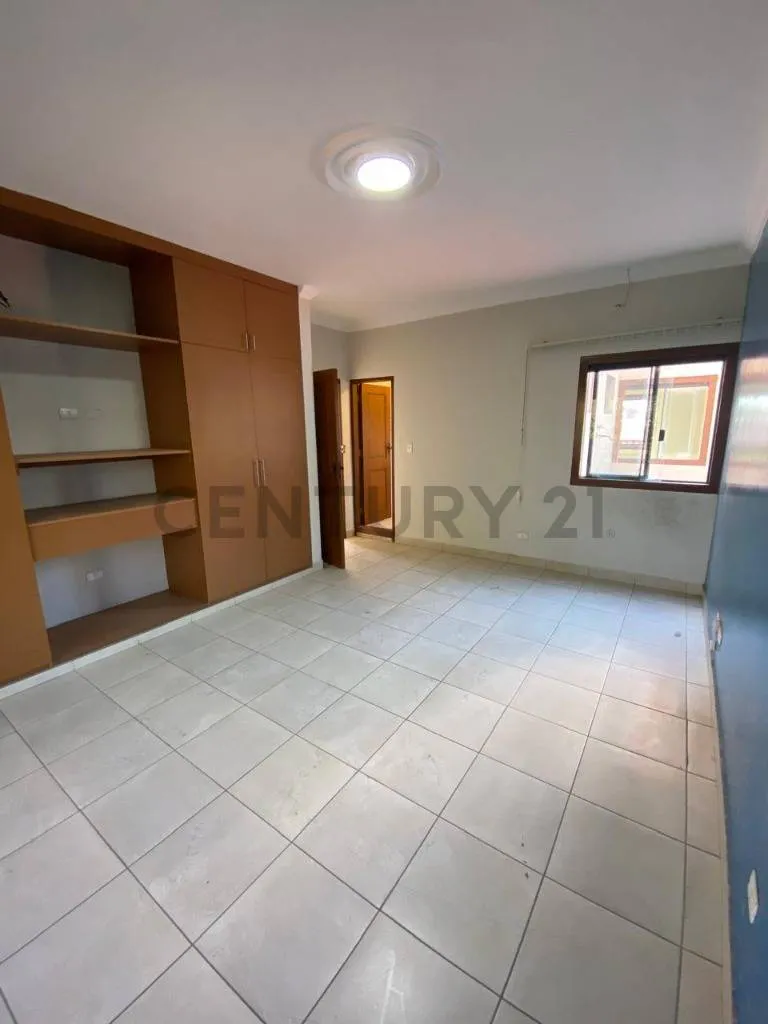 Foto 5 de En Venta Casa de 2 Plantas - Av. Banzer 7mo Anillo