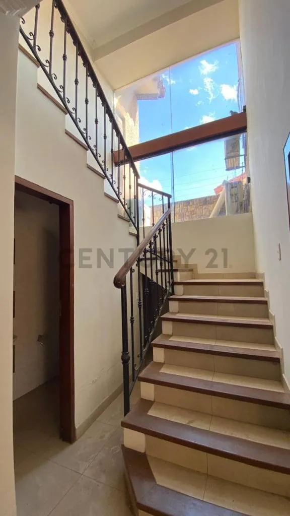 Foto 10 de En Venta Casa de 2 Plantas - Av. Banzer 7mo Anillo