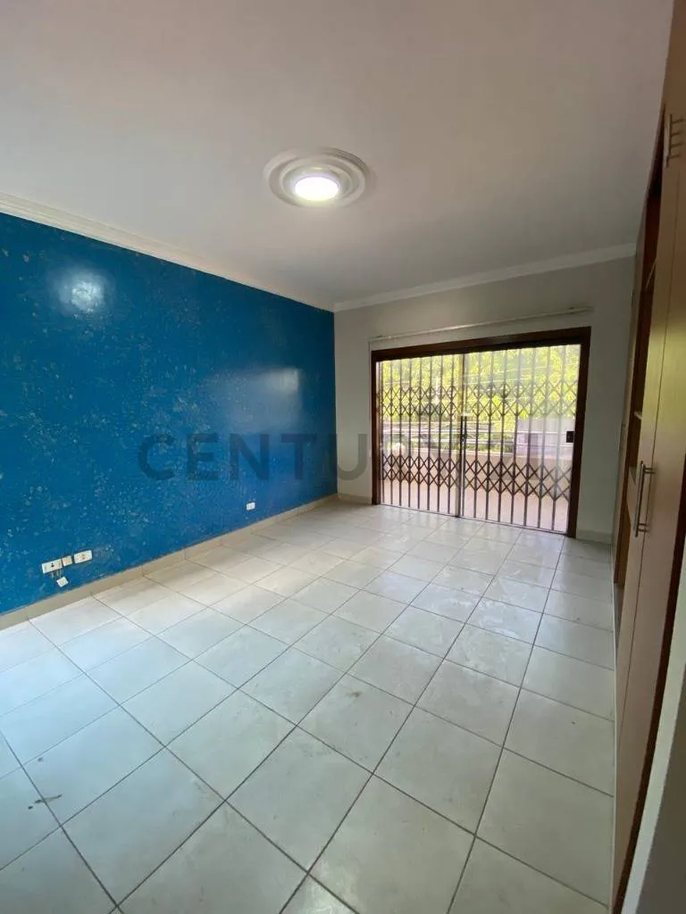 Foto 6 de En Venta Casa de 2 Plantas - Av. Banzer 7mo Anillo