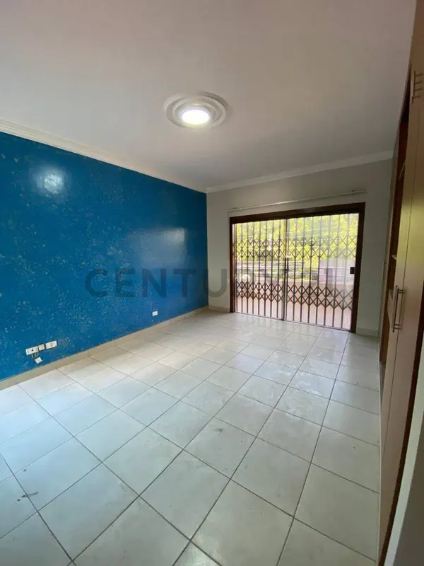 Foto 6 de En Venta Casa de 2 Plantas - Av. Banzer 7mo Anillo