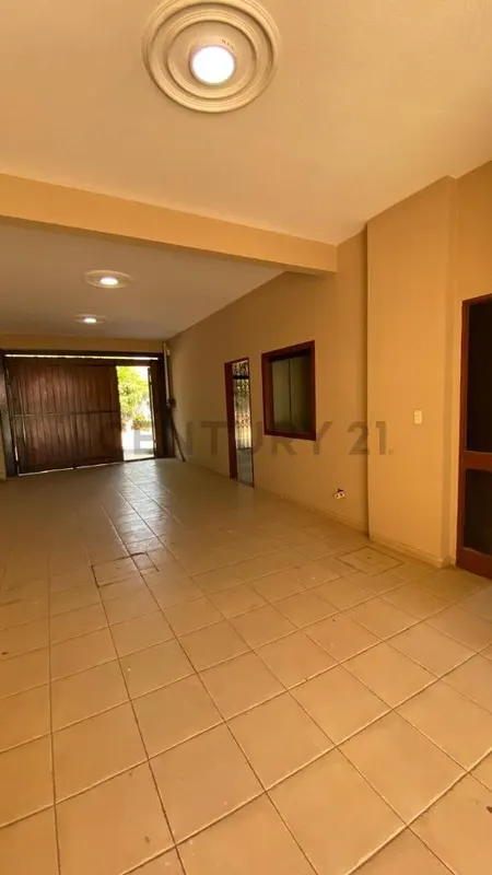 Foto 11 de En Venta Casa de 2 Plantas - Av. Banzer 7mo Anillo