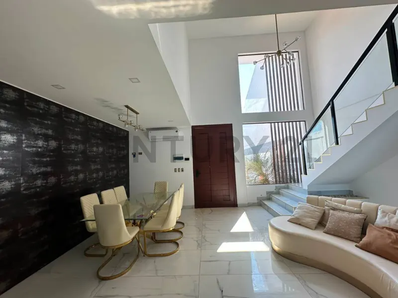 Foto 7 de Lujosa Casa Amoblada, Centrica en Alquiler, en Trinidad Beni
