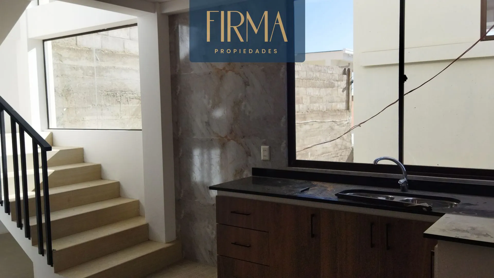 Foto 12 de Compra Ésta Casa en Condominio Privado en Los Rosales de Alto Calacoto