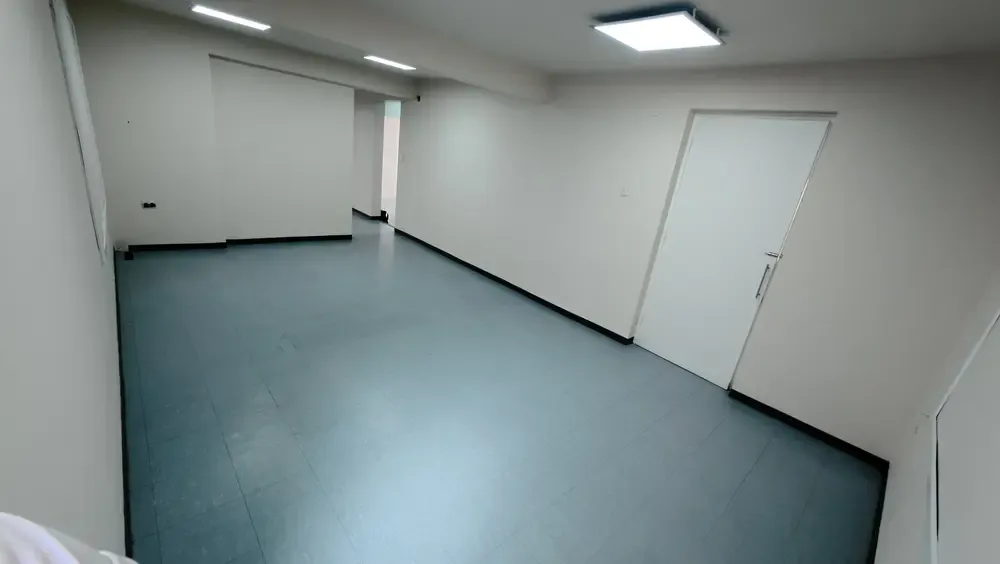 Foto 4 de Amplio Espacio Comercial de 80 M2 en Alquiler Sobre Av. Ramón Rivero