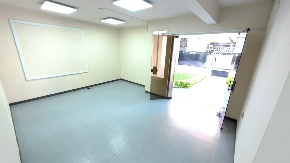 Foto 1 de Amplio Espacio Comercial de 80 M2 en Alquiler Sobre Av. Ramón Rivero