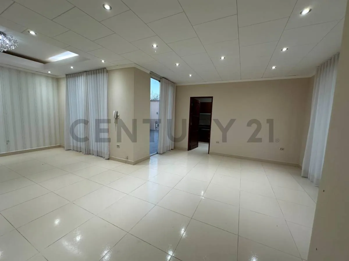 Foto 3 de Casa en Alquiler – Condominio El Cadillar