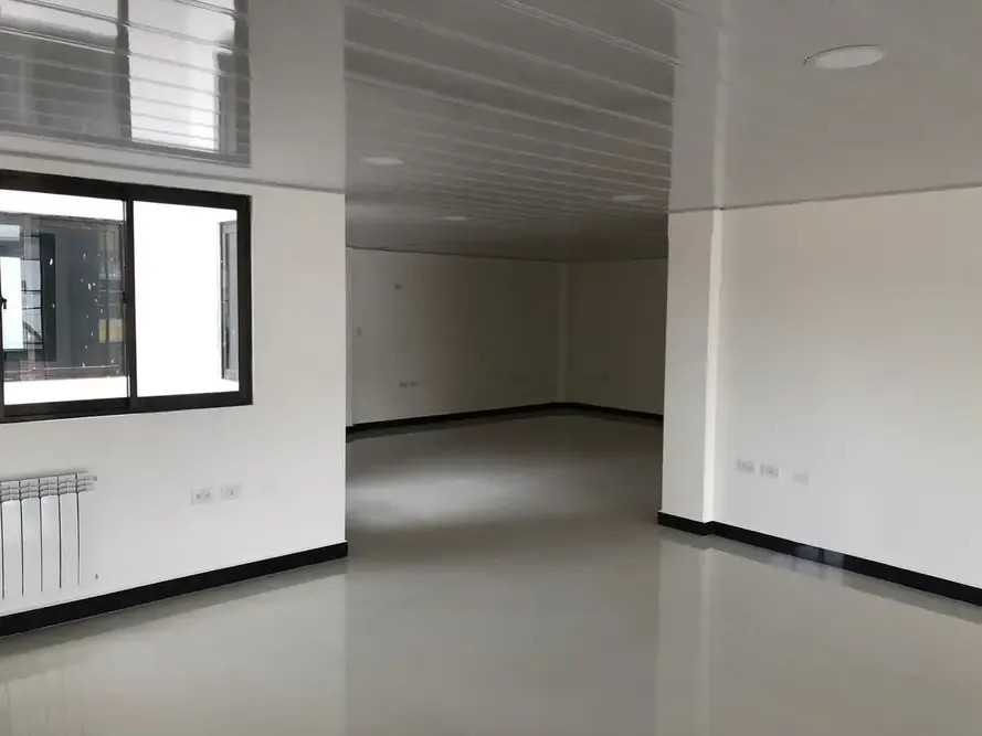 Foto 7 de Amplios Ambientes en Alquiler- Sobre Av Murillo- Ubicacion Comercial Estrategica