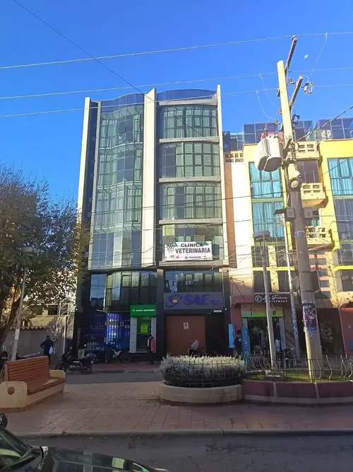 Foto 1 de Amplios Ambientes en Alquiler- Sobre Av Murillo- Ubicacion Comercial Estrategica