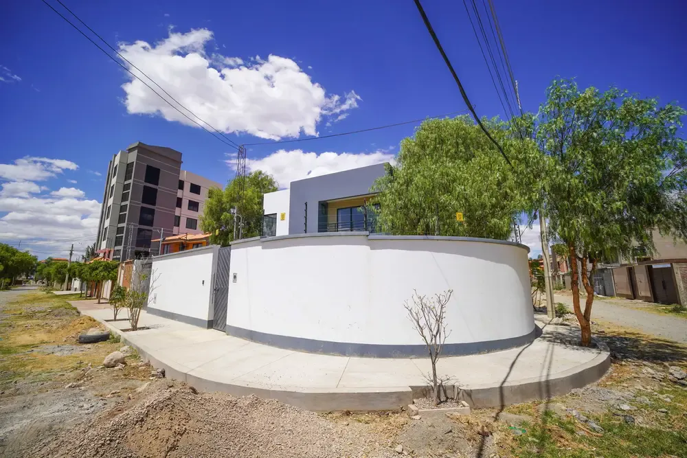 Foto 2 de ✨ *Hermosa Casa Minimalista en Venta – Elegancia, Amplitud y Privacidad* ✨