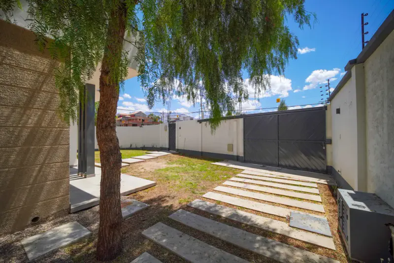 Foto 9 de ✨ *Hermosa Casa Minimalista en Venta – Elegancia, Amplitud y Privacidad* ✨