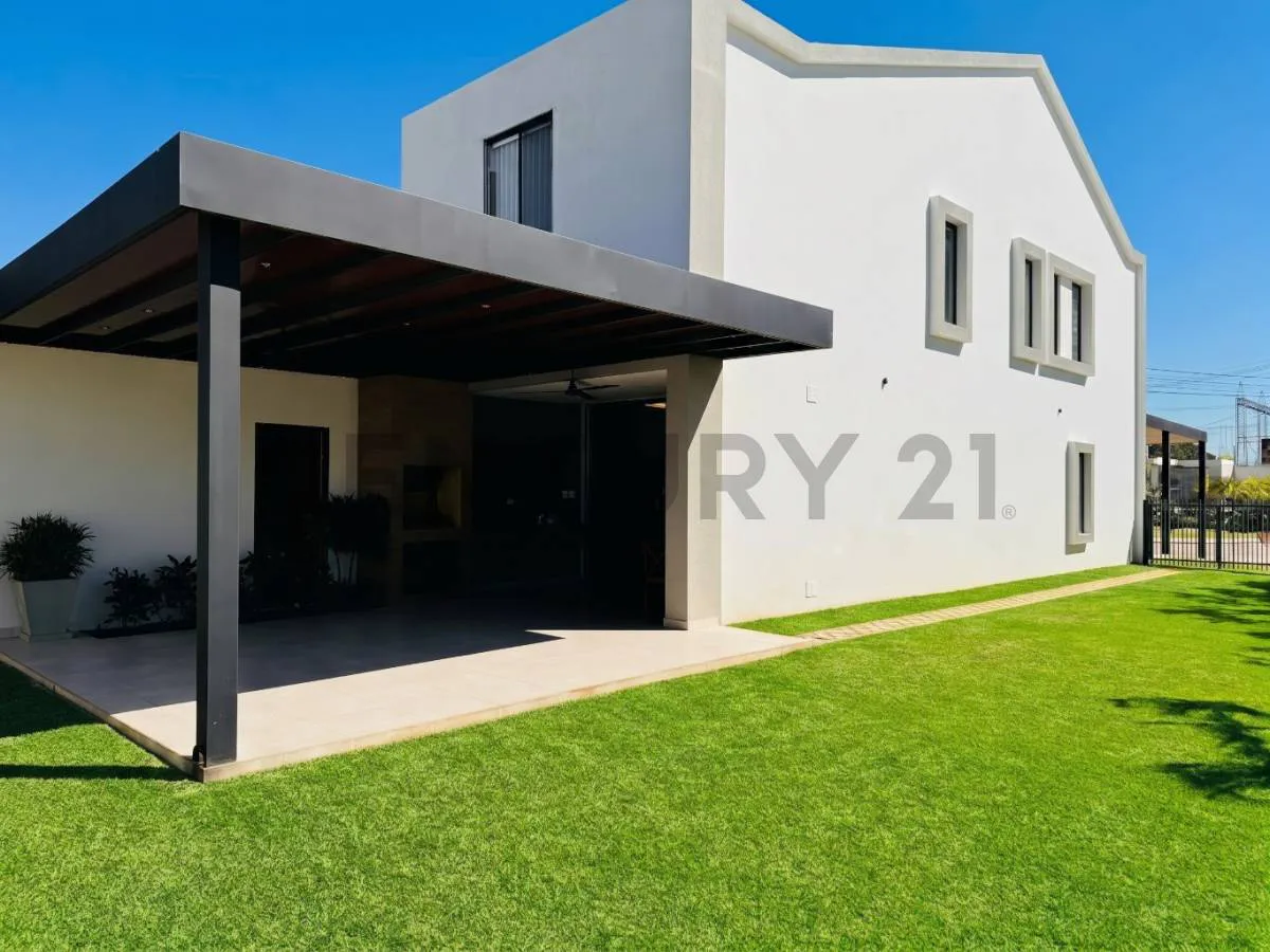 Foto 13 de Casa de Lujo en Venta Condominio Urubó Nord