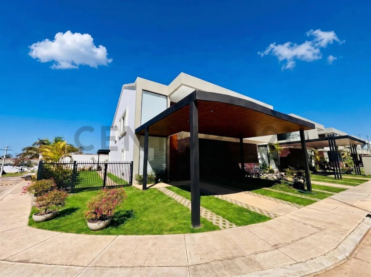 Foto 1 de Casa de Lujo en Venta Condominio Urubó Nord