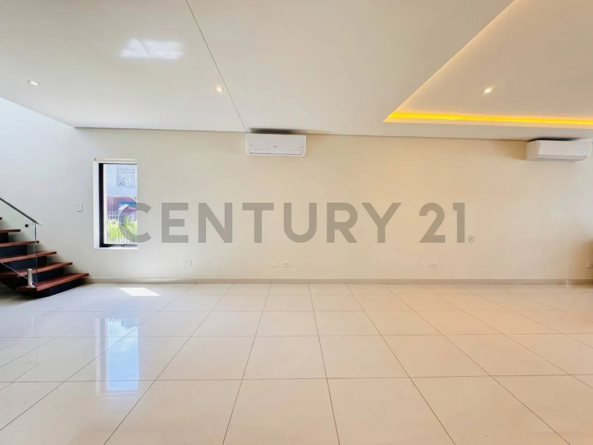 Foto 3 de Casa de Lujo en Venta Condominio Urubó Nord