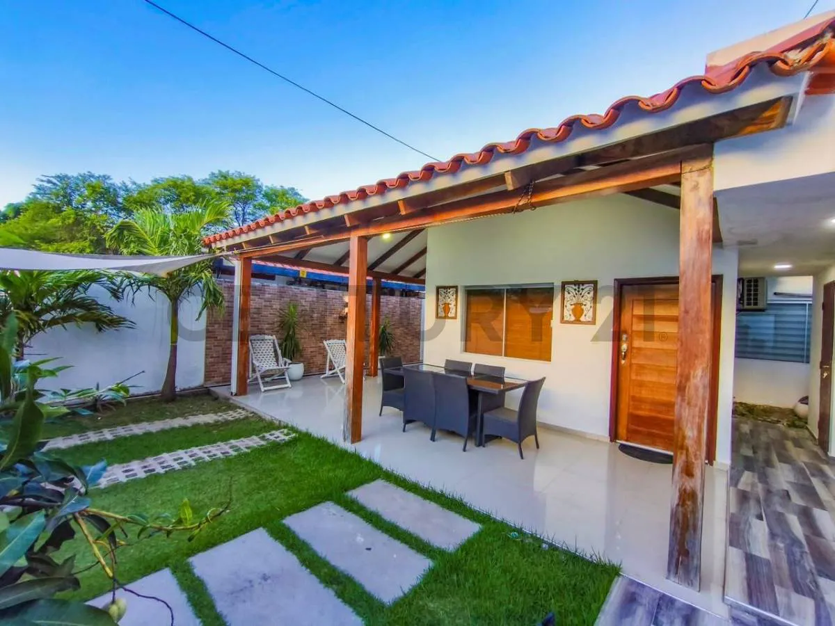 Foto 1 de Casa Acogedora + Departamento Dúplex en Venta
