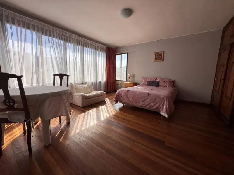Foto 6 de Bonita Casa en Alquiler en Calacoto-Costanera de 4d