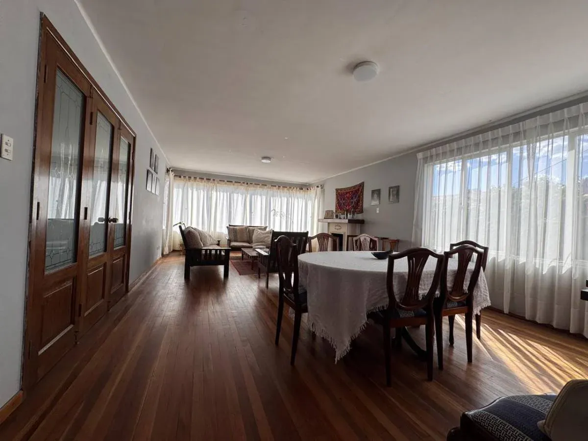 Foto 3 de Bonita Casa en Alquiler en Calacoto-Costanera de 4d