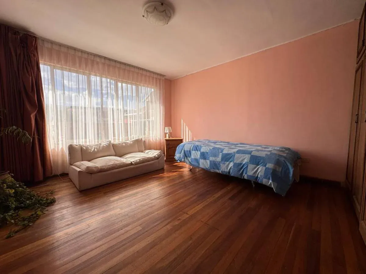 Foto 5 de Bonita Casa en Alquiler en Calacoto-Costanera de 4d