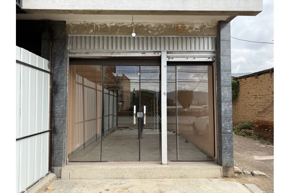 Foto 6 de Local Comercial en Anticretico Sobre Av. Villazón Km 7