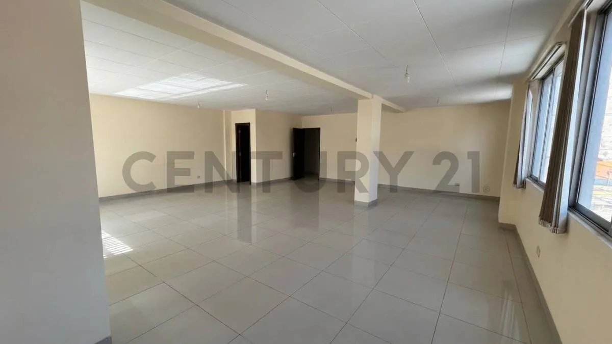 Foto 4 de Amplia Oficina en Venta - Ubicación Premiun Obrajes Calle 16