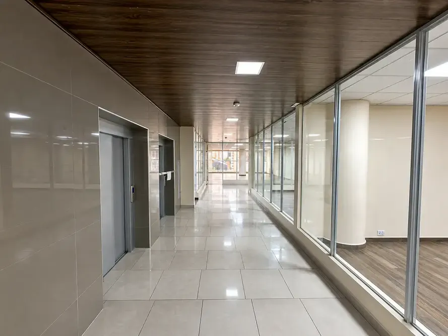 Foto 9 de Local Comercial - Sobre Av. Pando