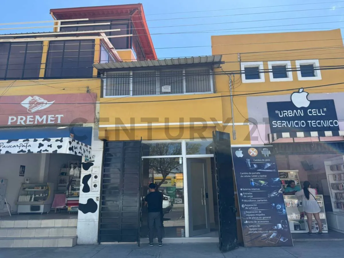 Foto 1 de Amplia casa para uso empresarial en Av. América Oeste