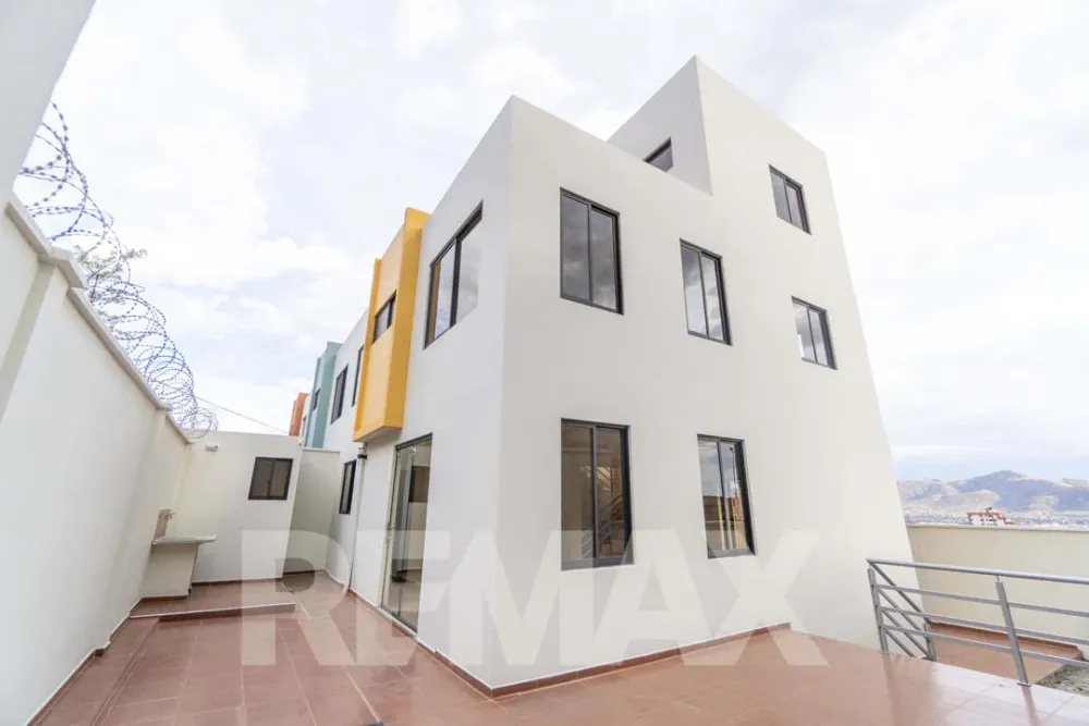 Foto 7 de Hermosa Casa en Condominio Privado “Los Jazmines” – Mesadilla Pacata