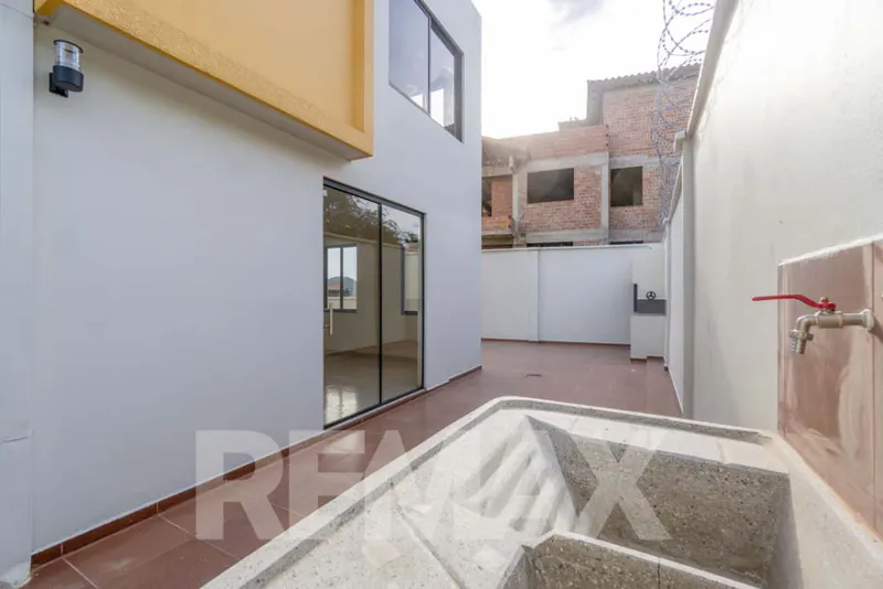 Foto 6 de Hermosa Casa en Condominio Privado “Los Jazmines” – Mesadilla Pacata