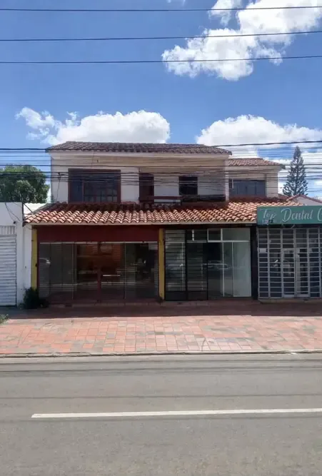 Foto 1 de Casa comercial+ tienda sobre 2do anillo
