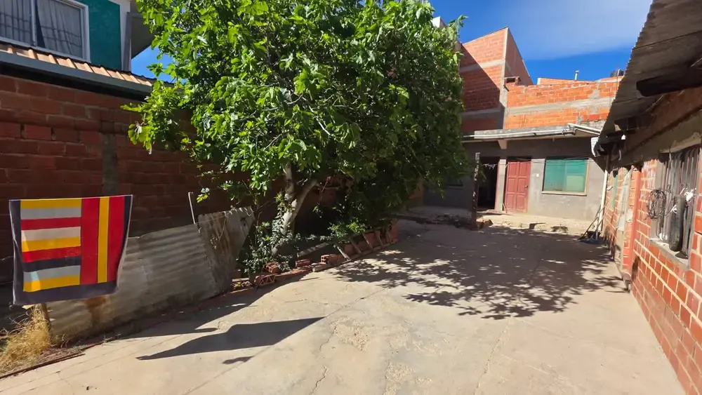 Foto 2 de Venta de casa, sobre Avenida Julio Arce, barrio Luis de Fuentes, Tarija