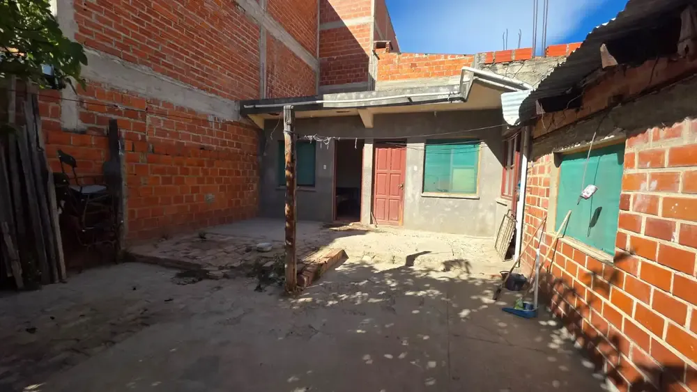 Foto 3 de Venta de casa, sobre Avenida Julio Arce, barrio Luis de Fuentes, Tarija