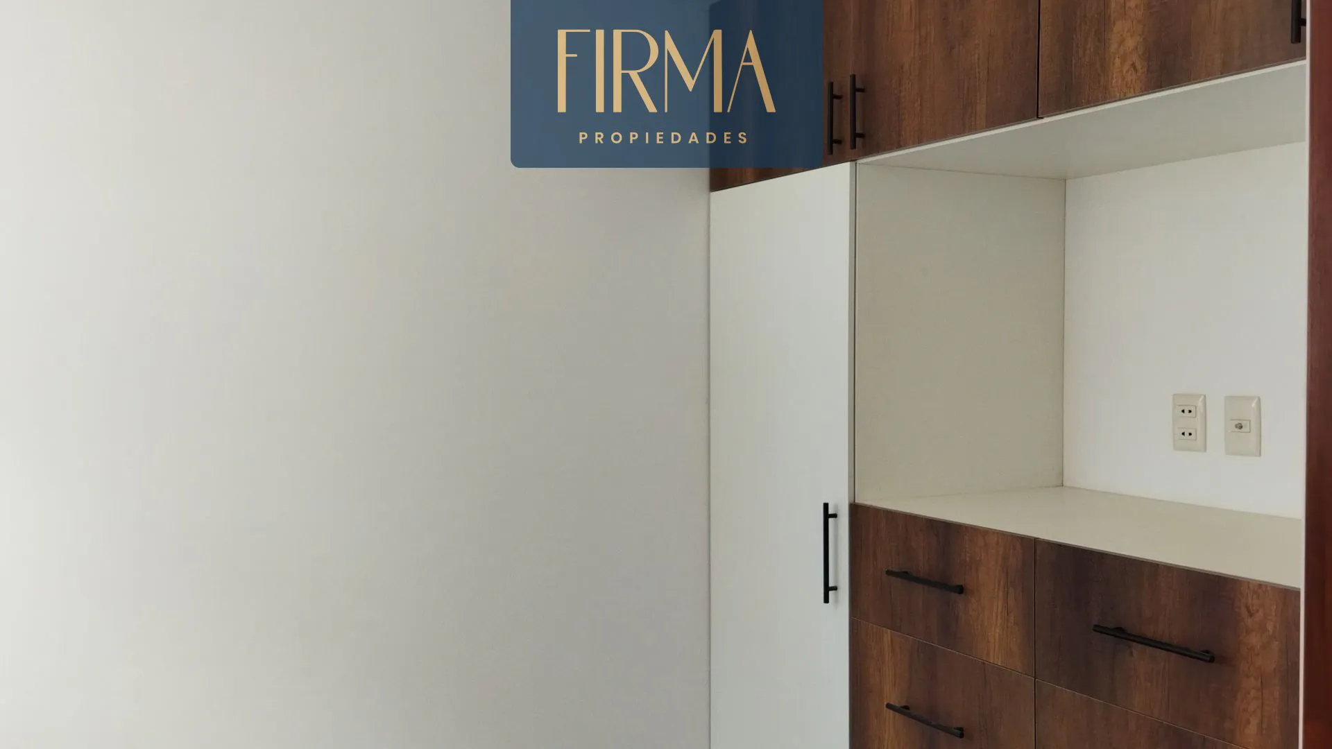 Foto 2 de Compra Esta Casa en Condominio Privado en Los Rosales de Alto Calacoto