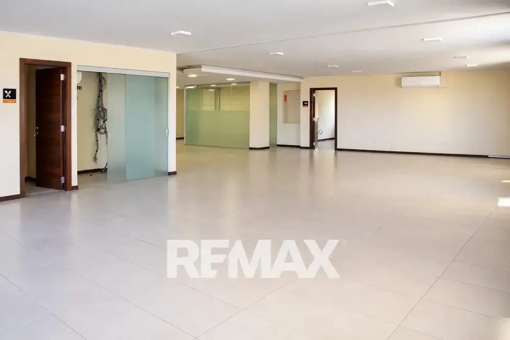 Foto 4 de Local comercial de 425 m² en alquiler sobre Av. América, zona Tupuraya
