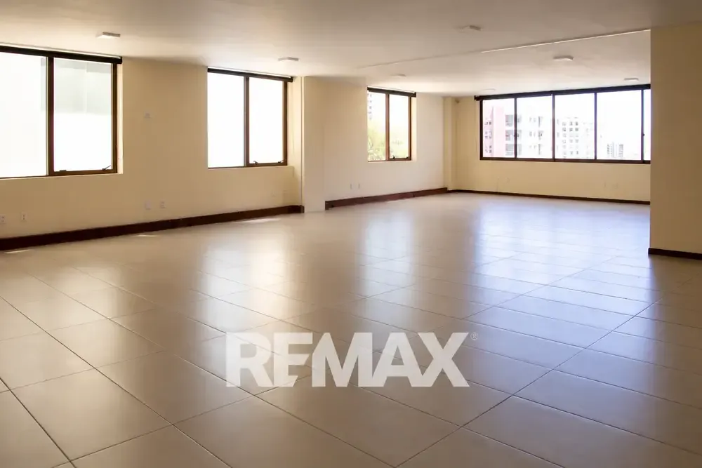 Foto 2 de Local comercial de 425 m² en alquiler sobre Av. América, zona Tupuraya