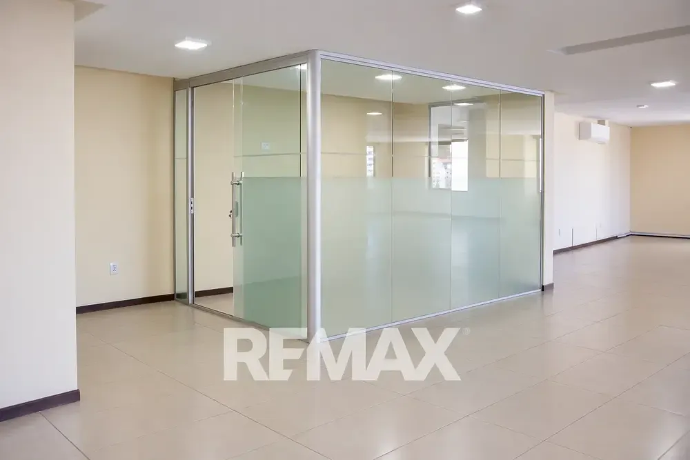 Foto 6 de Local comercial de 425 m² en alquiler sobre Av. América, zona Tupuraya