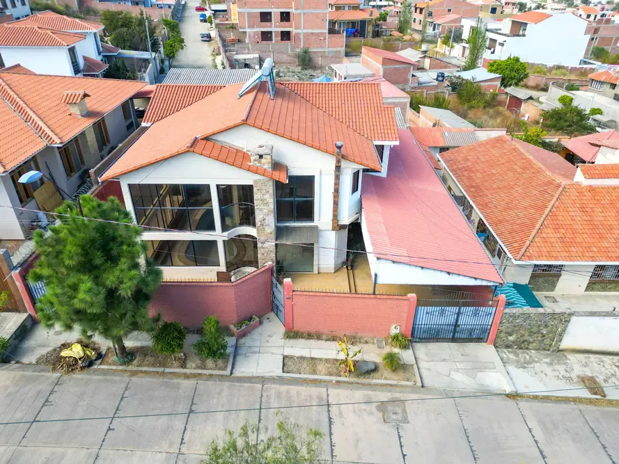 Foto 1 de Casa en Venta con Piscina, Sauna y 3 Suites – Urb. Sidumss Norte Plan B