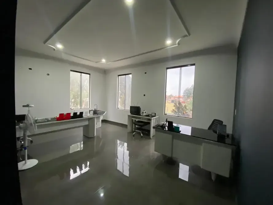 Foto 16 de Casa con Espacio Comercial en Venta Vinto