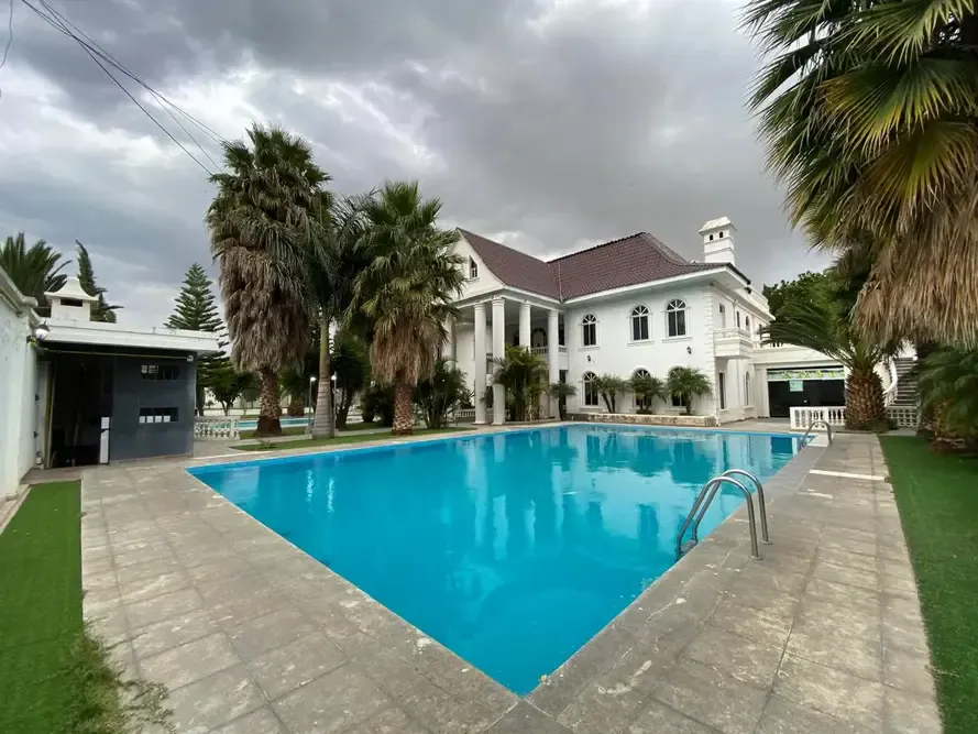 Foto 1 de Casa con Espacio Comercial en Venta Vinto