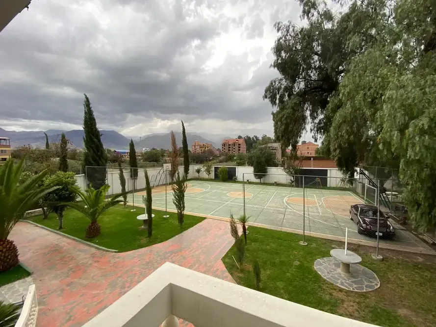 Foto 2 de Casa con Espacio Comercial en Venta Vinto
