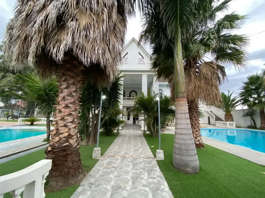Foto 5 de Casa con Espacio Comercial en Venta Vinto