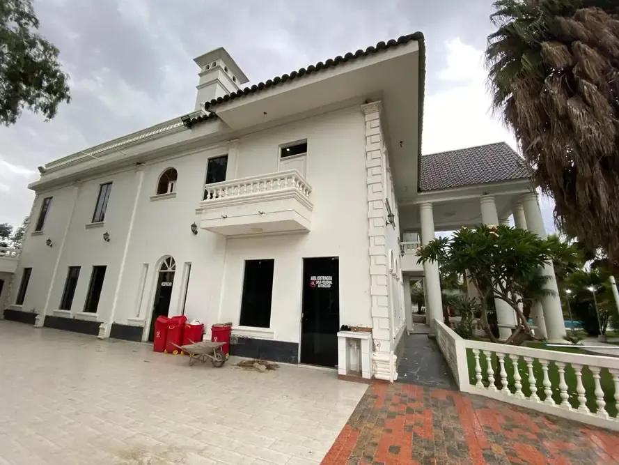 Foto 3 de Casa con Espacio Comercial en Venta Vinto