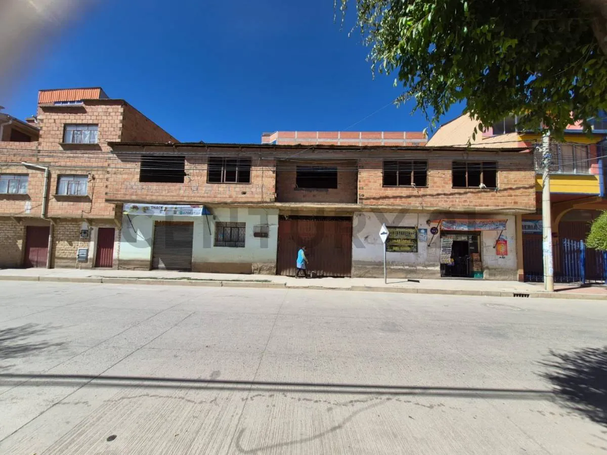 Foto 1 de De Ocasion Casa Como Terreno en Venta en Viacha Central