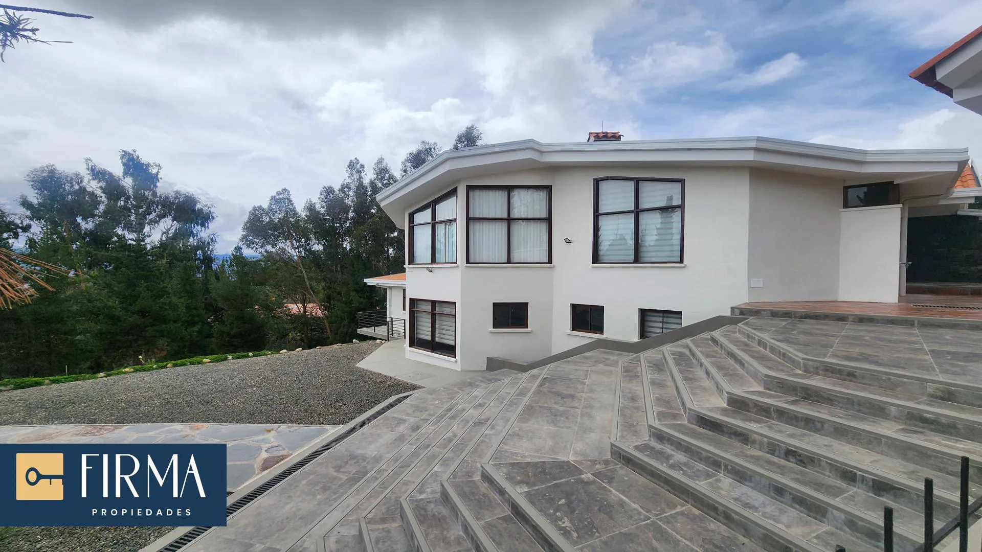 Foto 2 de Alquila Esta Residencia de Lujo en Urb. Privada, Achocalla