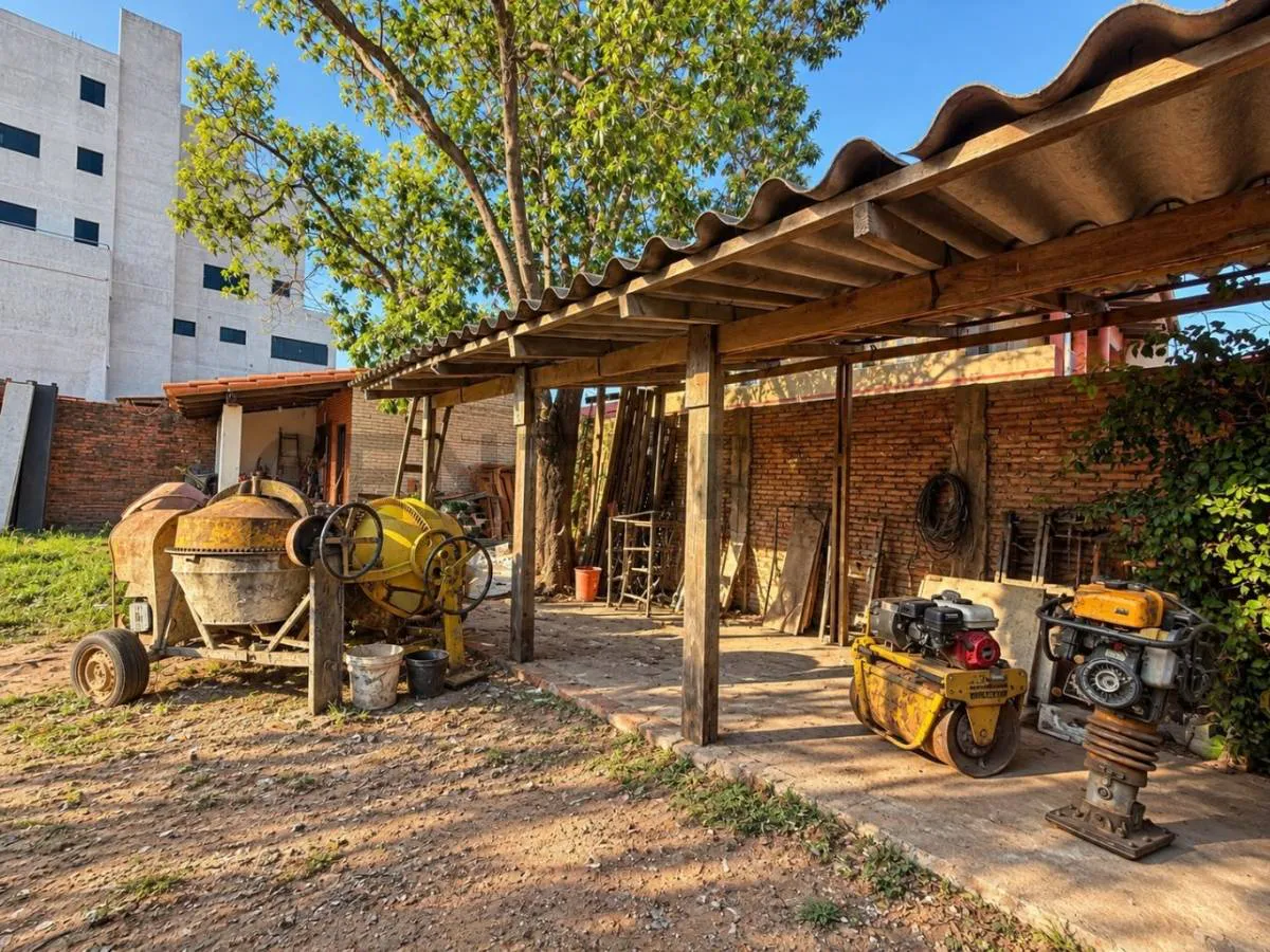 Foto 5 de Terreno 500 M² en Alquiler – Avenida Santos Dumont Casi Quinto Anillo