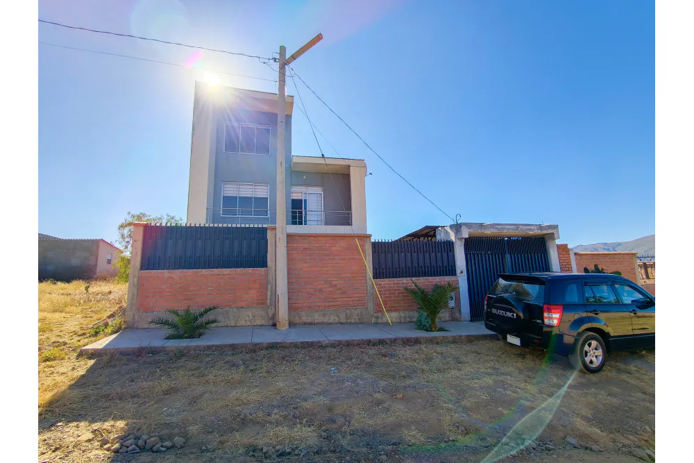Foto 2 de Casa en Venta Estilo Minimalista Arbieto - Carretera Tarata