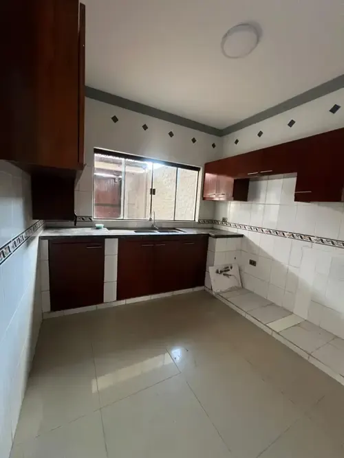 Foto 11 de Casa en venta de 5 dormitorios y 4 baños | Amplios espacios a metros de la Av Banzer