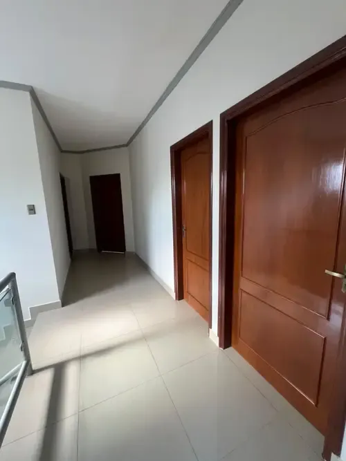 Foto 5 de Casa en venta de 5 dormitorios y 4 baños | Amplios espacios a metros de la Av Banzer