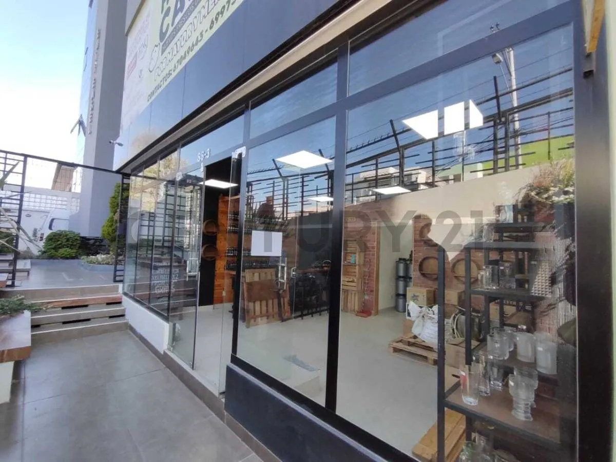 Foto 5 de Alquila este local comercial en la 25 de Calacoto, al lado del mercado Los Pinos