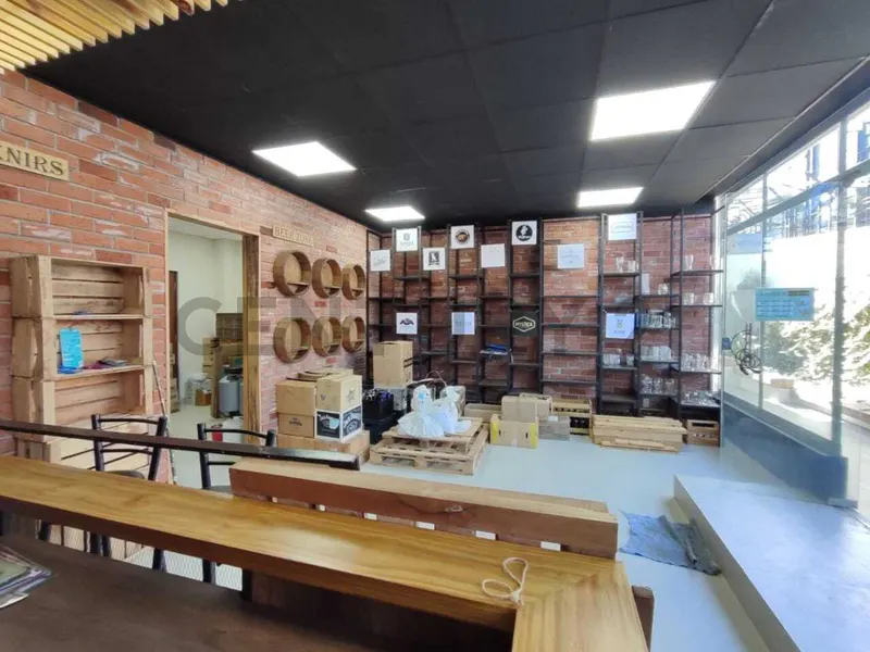 Foto 6 de Alquila este local comercial en la 25 de Calacoto, al lado del mercado Los Pinos