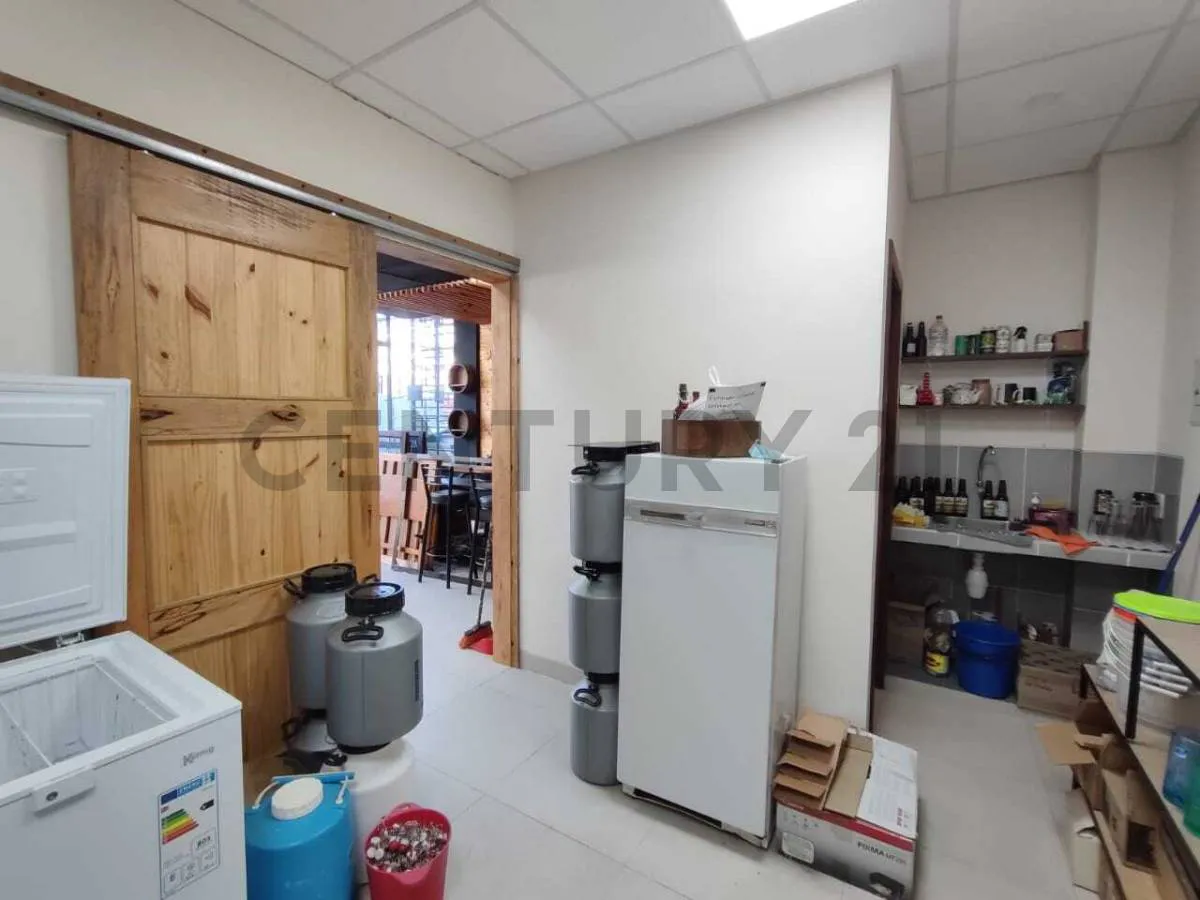 Foto 10 de Alquila este local comercial en la 25 de Calacoto, al lado del mercado Los Pinos